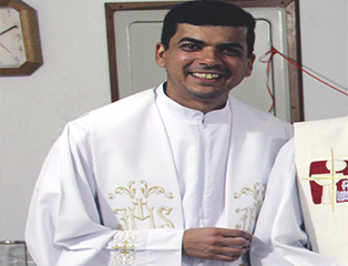 Padre André Pizani assume Paróquia São Pedro em Guaratinguetá