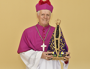 Dom Orlando Brandes recebe o Pálio dos Arcebispos em Roma